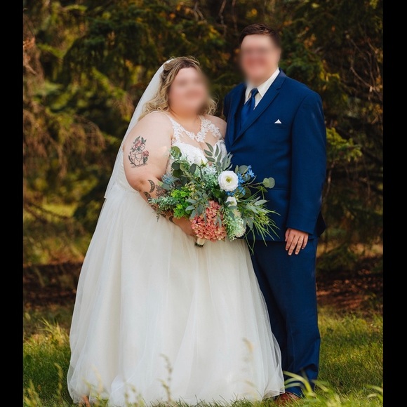 Plus size 32 wedding dress - Picture 6 of 8
